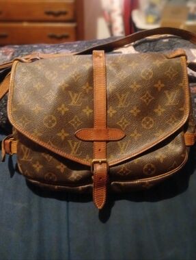 Louis Vuitton SAUMER 35 DOUBLE POUCH BAG